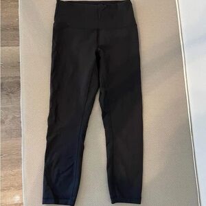 Lululemon black capri leggings